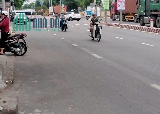Nhà Mặt Tiền Cách Mạng Tháng Tám, Kinh Doanh, 72m2, 2 tầng, dưới 6 tỷ
