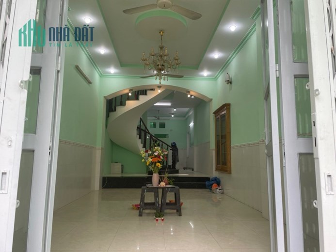 Cho thuê VTKD 10m thông Tô Hiệu quận Tân Phú 4 x 20 -5T-chỉ 18 triệu TL tôt