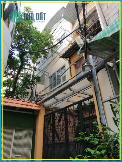 Nhà rát rẻ 6 x 20m 1 trệt 2 lầu trung tâm Quận 1 TP.HCM