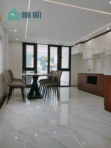 Bán nhà Hoàng Văn Thái 40m2 6 tầng thang máy 6.5 tỷ.
