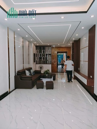 Bán nhà Hoàng Văn Thái 40m2 6 tầng thang máy 6.5 tỷ.