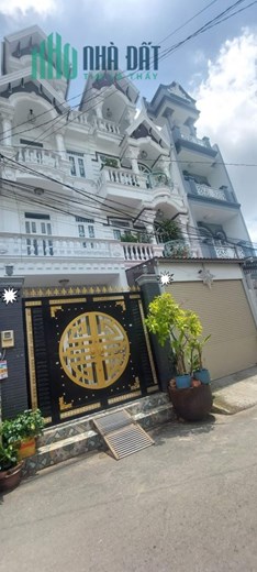 0582.VT Đường 18 Bình Tân Nhà 4 Tầng 80m2 , Sân Trước Đậu Ô tô Đừơng 8m có lề 2 bên Chưa Tới 6 tỷ