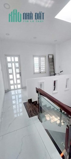 0582.VT Đường 18 Bình Tân Nhà 4 Tầng 80m2 , Sân Trước Đậu Ô tô Đừơng 8m có lề 2 bên Chưa Tới 6 tỷ