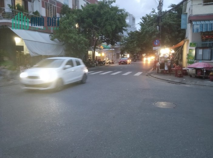 BÁN NHÀ 3 TẦNG ĐẸP Ở NGAY MẶT TIỀN HẢI CHÂU GIÁ RẺ