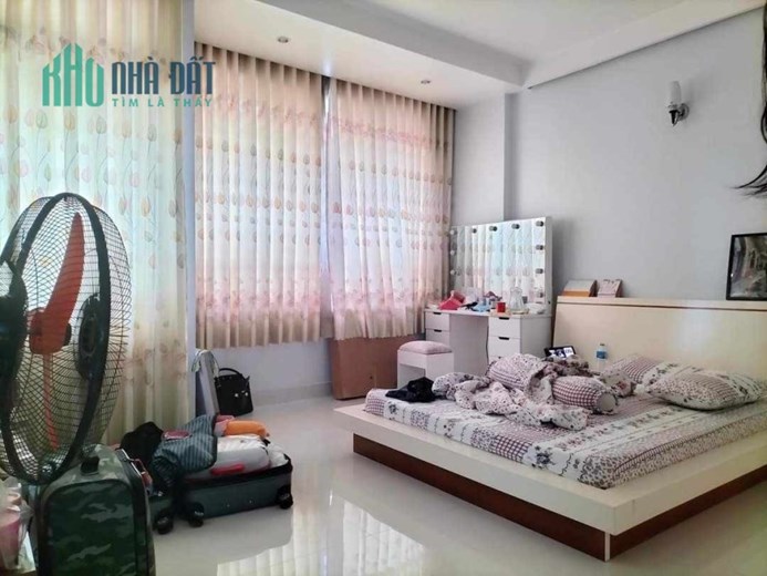 Bán nhà Biệt Thự Trương Công Định - Bàu Cát- Đồng Đen, DT: 7x12m, 4 Tầng, 6PN, 14.5 tỷ