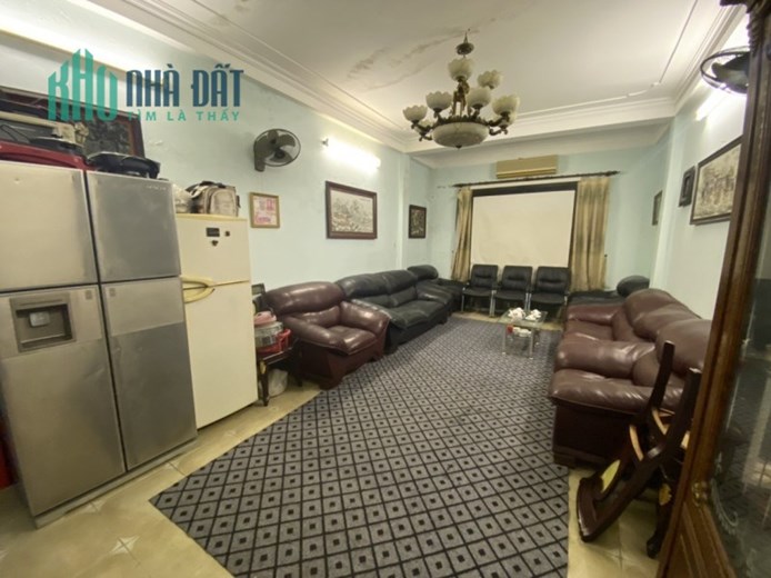 Bán nhà Tôn Đức Thắng 37m2 x 5 tầng, gần hồ Văn Chương, nở hậu, gần oto, 4.3 tỷ