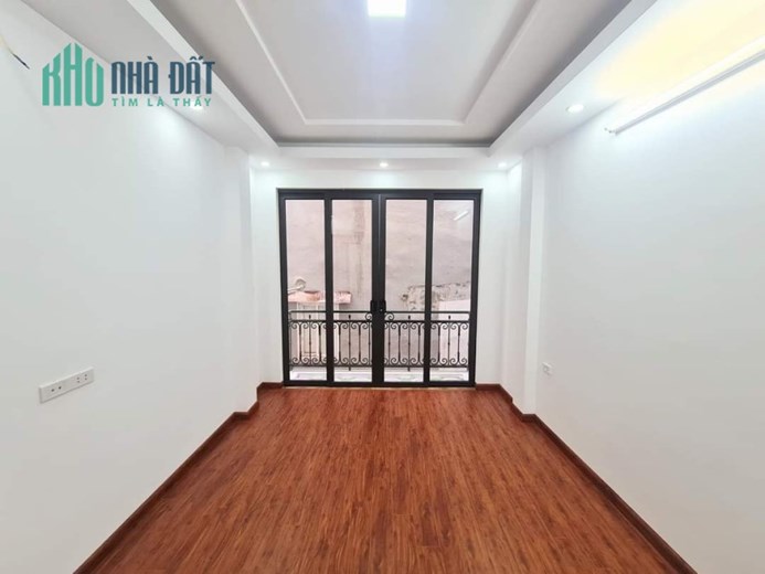 Bán nhà phố Tôn Đức Thắng, 30m mặt phố, ngõ rộng 3m, nhà đẹp, dân xây, 45m, 4.95 tỷ