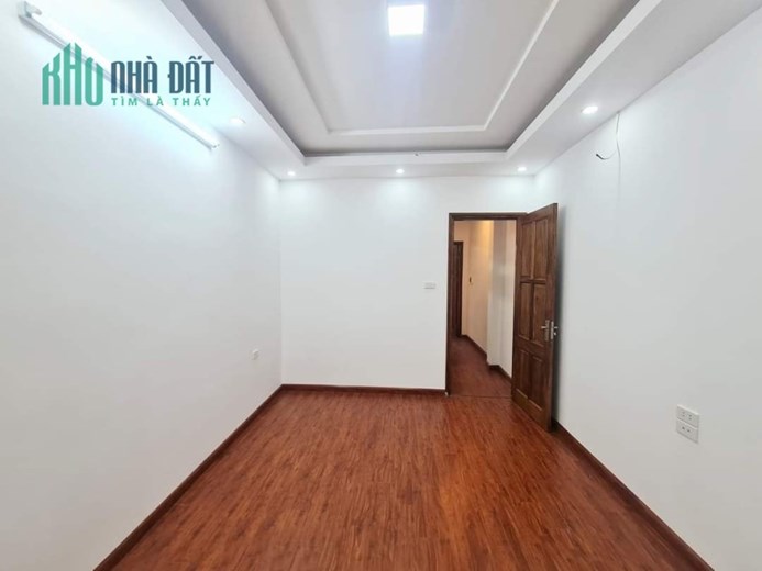 Bán nhà phố Tôn Đức Thắng, 30m mặt phố, ngõ rộng 3m, nhà đẹp, dân xây, 45m, 4.95 tỷ