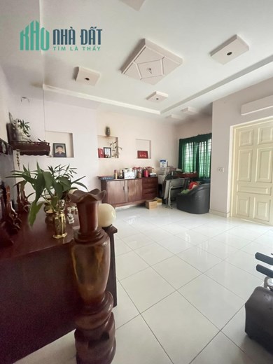 SÁT MT ĐƯỜNG NGUYỄN VĂN QUÁ - 2 TẦNG - NGANG 5M NHÀ ĐẸP Ở NGAY.