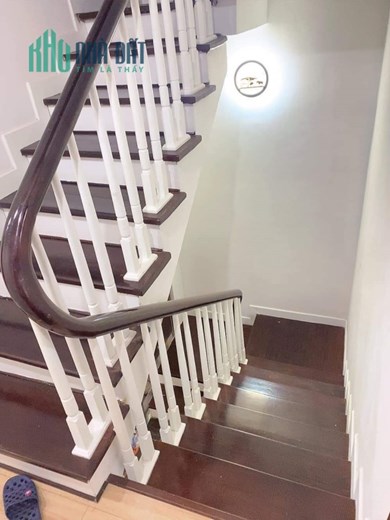 PHẠM VĂN ĐỒNG NHÀ ĐẸP, 52M, 5 TẦNG
PHÂN LÔ - GARA Ô TÔ,  GẦN PHỐ - 2 THOÁNG.