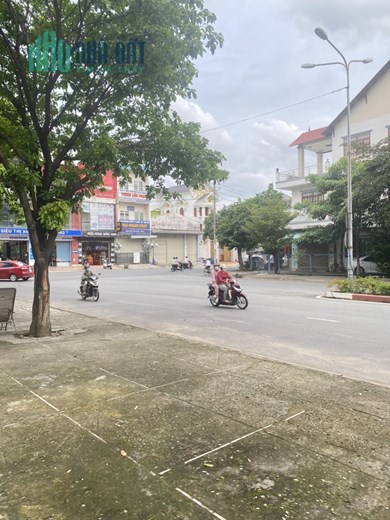 CẦN CHO THUÊ LẠI MẶT BẰNG KINH DOANH CÓ VỊ TRÍ ĐẸP BUỔI SÁNG PHƯỜNG DĨ AN THÀNH PHỐ DĨ AN TỈNH BÌNH