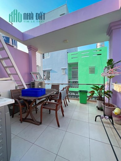 NHÀ MẶT TIỀN( LÔ GÓC) CHÍNH CHỦ GẦN HOÀNG DIỆU, Q.4, DT: 9x10, 4 TẦNG, 18 TỶ.