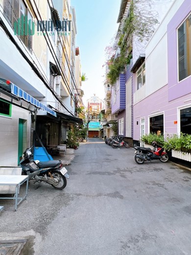 NHÀ MẶT TIỀN( LÔ GÓC) CHÍNH CHỦ GẦN HOÀNG DIỆU, Q.4, DT: 9x10, 4 TẦNG, 18 TỶ.