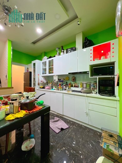 NHÀ MẶT TIỀN( LÔ GÓC) CHÍNH CHỦ GẦN HOÀNG DIỆU, Q.4, DT: 9x10, 4 TẦNG, 18 TỶ.