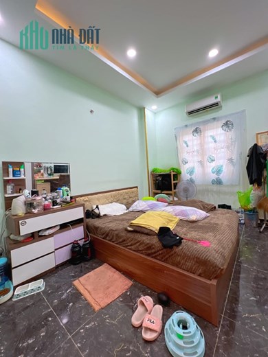 NHÀ MẶT TIỀN( LÔ GÓC) CHÍNH CHỦ GẦN HOÀNG DIỆU, Q.4, DT: 9x10, 4 TẦNG, 18 TỶ.