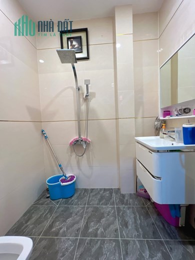 NHÀ MẶT TIỀN( LÔ GÓC) CHÍNH CHỦ GẦN HOÀNG DIỆU, Q.4, DT: 9x10, 4 TẦNG, 18 TỶ.