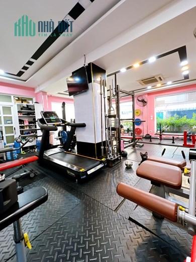 NHÀ MẶT TIỀN( LÔ GÓC) CHÍNH CHỦ GẦN HOÀNG DIỆU, Q.4, DT: 9x10, 4 TẦNG, 18 TỶ.