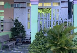 CHÍNH CHỦ CẦN BÁN NHÀ CẤP 4 GÁC LỬNG Ở THỊ TRẤN VĨNH HƯNG - HUYỆN VĨNH HƯNG - TỈNH LONG AN
