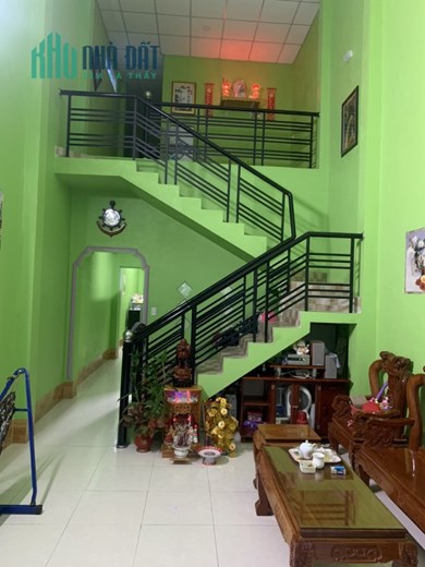 CHÍNH CHỦ CẦN BÁN NHÀ CẤP 4 GÁC LỬNG Ở THỊ TRẤN VĨNH HƯNG - HUYỆN VĨNH HƯNG - TỈNH LONG AN