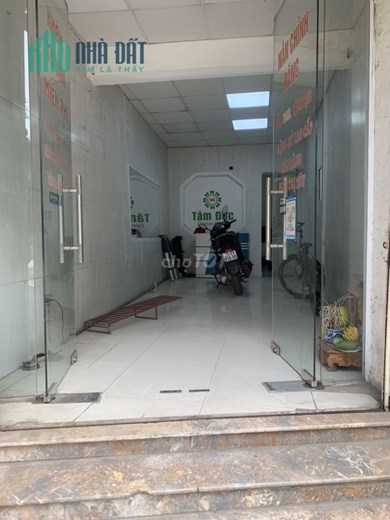 Cho thuê tầng 1 nhà mặt đường láng, diện tích 45m2