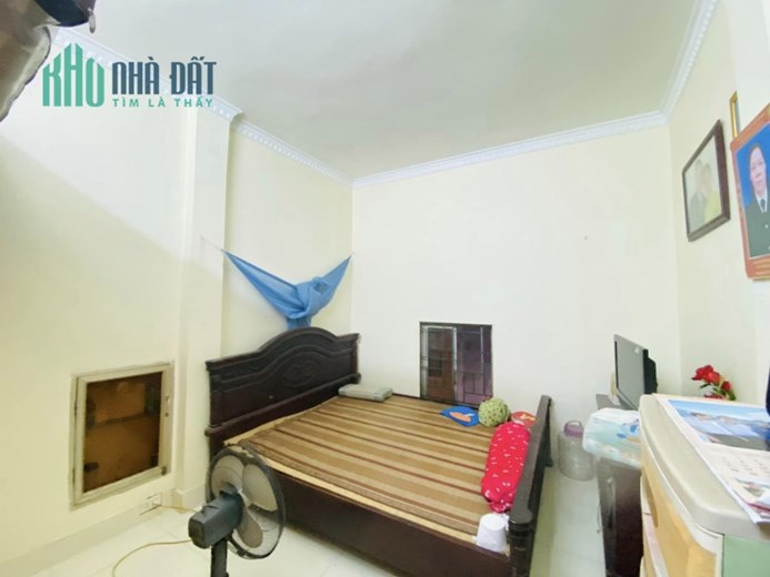 Chính chủ bán mặt phố Giải Phóng, 45m2 sổ đỏ, 3 tầng, gần ngã tư Trường Chinh giá siêu rẻ 12 tỷ