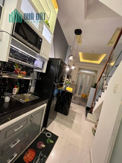 CHO THUÊ NHÀ NGUYÊN CĂN 1 TRỆT 3 LẦU MỚI XÂY 100/30 TRẦN HƯNG ĐẠO, PHẠM NGŨ LÃO, QUẬN 1