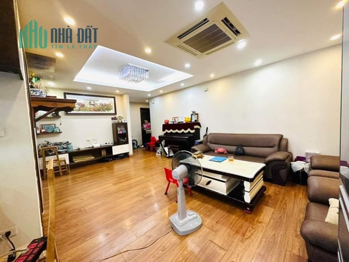 XUẤT NGOẠI GIAO, LÔ GÓC CC DƯƠNG NỘI 3 NGỦ, DT 135M GIÁ NHỈNH 2 TỶ.