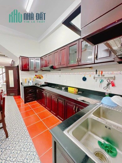 Bán nhà ngay UBND Phú Nhuận, 94m2, lô góc, 3 tầng mới đẹp, 14 tỷ.