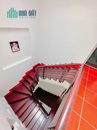 Bán nhà ngay UBND Phú Nhuận, 94m2, lô góc, 3 tầng mới đẹp, 14 tỷ.