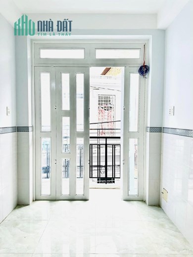 Chỉ 2.8 tỷ TL, Bán nhà đẹp 4 tầng, Lạc Long Quân, Tân Bình, gần Q10,11, Tân Phú.