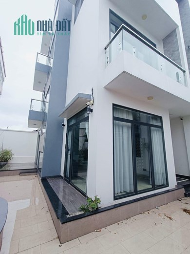 Bán nhanh xuất cảnh. Nhà 3 mặt tiền, 73m2, ngang lớn 6.4m nở hậu 8.5m, 50m ra QL13, Thủ Đức