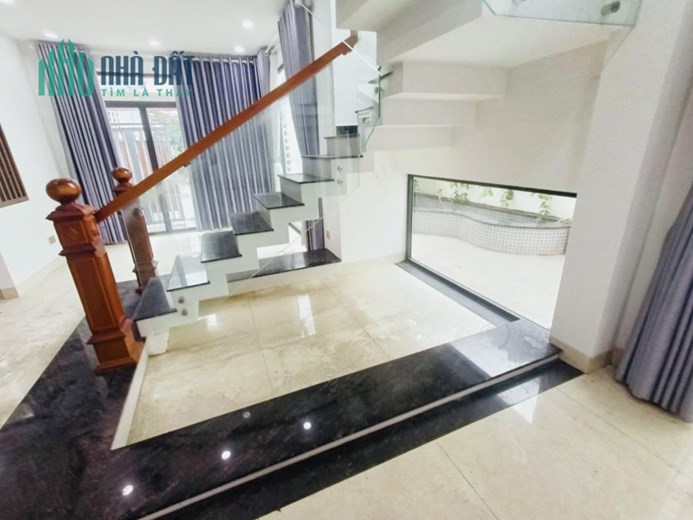 Bán nhanh xuất cảnh. Nhà 3 mặt tiền, 73m2, ngang lớn 6.4m nở hậu 8.5m, 50m ra QL13, Thủ Đức