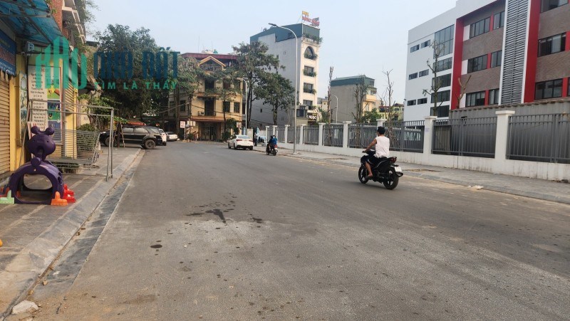 Bán nhà 4 tầng Thạch Bàn,Long Biên 42m2 mới koong,gần phố giá 3.8 tỷ