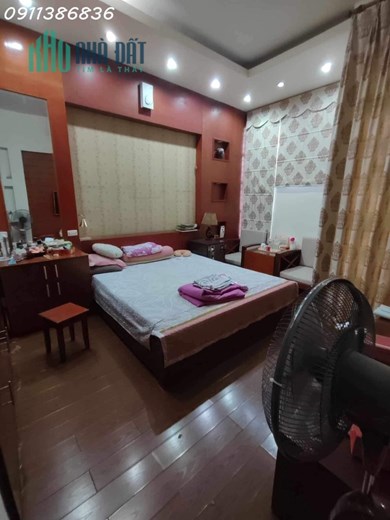 Bán nhà Mặt ngõ Trần Duy Hưng, Cầu Giấy 105m 5T, 40m ra phố, chỉ 13.5 tỷ