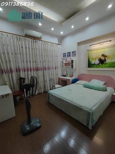 Bán nhà Mặt ngõ Trần Duy Hưng, Cầu Giấy 105m 5T, 40m ra phố, chỉ 13.5 tỷ