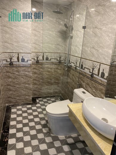 Bán nhà ngõ 9 phố Trần Quốc Hoàn, DT 50 m2 x 5T, ô tô tránh, thang máy, kinh doanh. 12.6 tỷ.