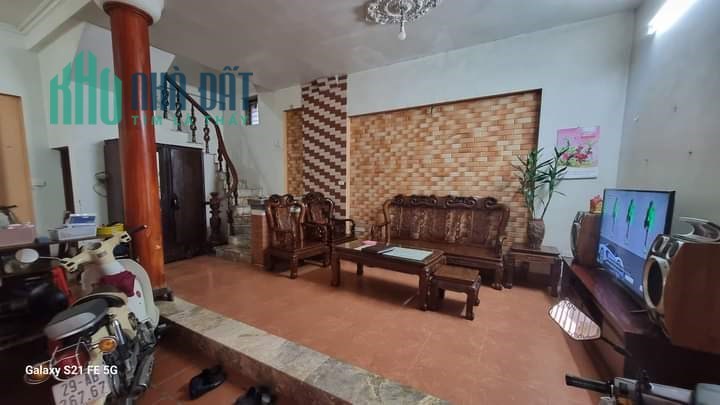 Bán Nhà Phố Phú Thượng 50m2 x 3 tầng , 4 phòng ngủ cực rộng , gần Phố , ngõ thông , giá cho các nhà