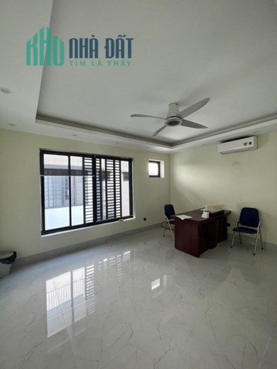 Bán nhà mặt phố  kinh doanh Vạn Phúc, Hà Đông vỉa hè siêu rộng, ô tô dừng đỗ, kinh doanh sầm uất