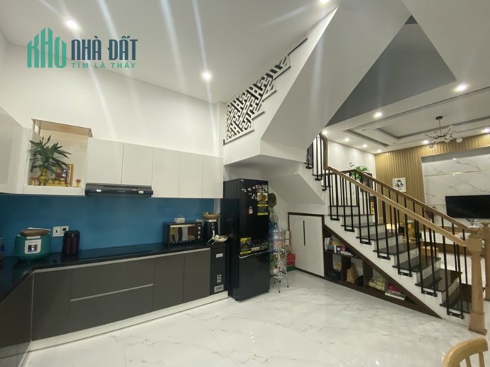 131 m2 nhà 3 tầng sau lưng mặt tiền Tô Hiệu, Hòa Minh, Đà Nẵng, 3 tỷ hơn