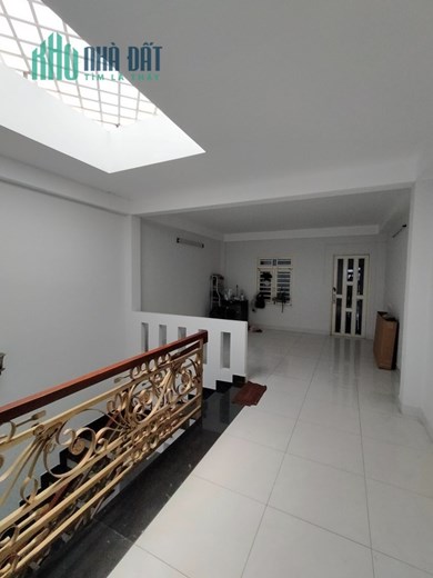 LÊ ĐÌNH CẨN - NHÀ ĐẸP 5 TẦNG - ĐƯỜNG XE TẢI THÔNG - GẦN CHỢ -  BỆNH VIỆN - 5P QUA TÂN PHÚ-QUẬN 6 -