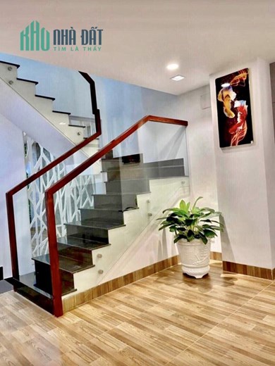 Bán nhà Mặt Tiền đường 28 phường 6 Q.GÒ VẤP, 5 tầng, đường Siêu Lớn, giá giảm còn 8.9 tỷ