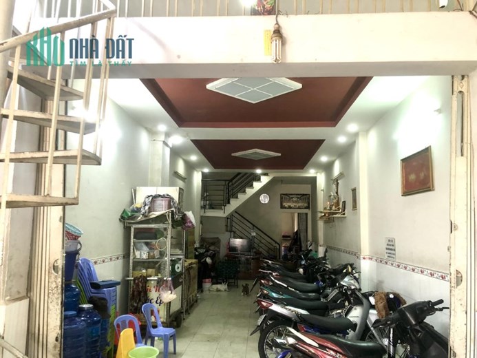 Nhà mặt tiền hẻm 8m trong lòng chợ Tân Hương, 4.3 x 23m, 3 tầng, thu nhập 30 triệu chỉ 13 tỷ