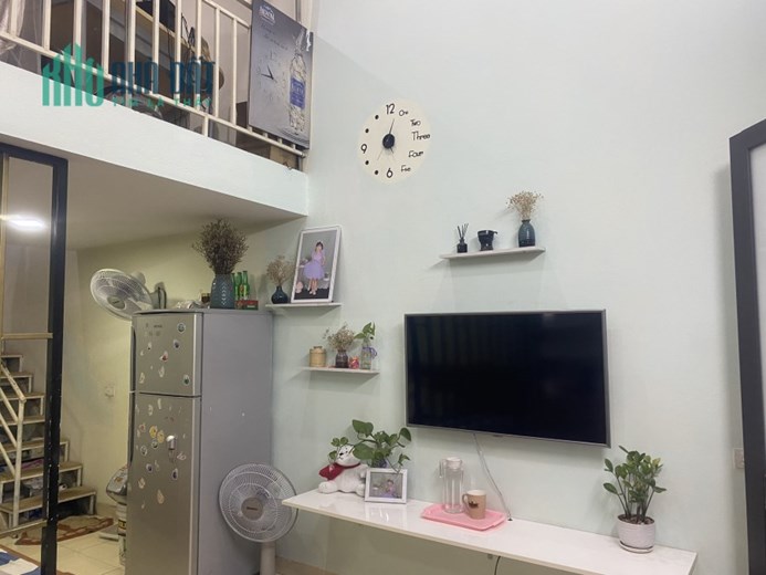 Bán nhà Thạch Bàn, Gần phố, 35m2, cấp 4, MT 4m, chỉ nhĩnh 2 tỷ.