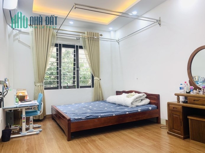 Bán nhà Thạch Bàn, Gần phố, 45 m2, 4 tầng, MT 4 m giá chỉ 3,15 tỷ.