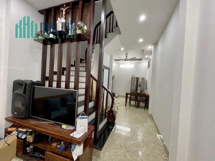 Bán nhà Thạch Bàn, Gần phố, 45 m2, 4 tầng, MT 4 m giá chỉ 3,15 tỷ.