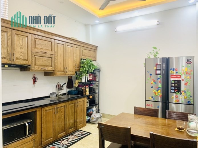 Bán nhà Thạch Bàn, Gần phố, 45 m2, 4 tầng, MT 4 m giá chỉ 3,15 tỷ.