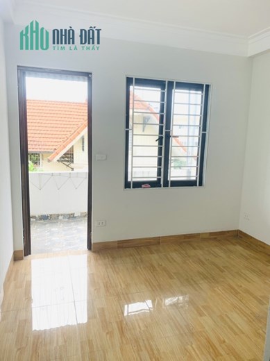 Bán nhà Thạch Bàn, Gần phố, 45 m2, 4 tầng, MT 4 m giá chỉ 3,15 tỷ.