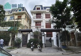 Cho thuê biệt thự KĐT Nam Cường, Hoàng Quốc Việt, 220m 5T thông sàn nhà trẻ, văn phòng