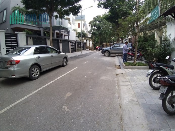 Cho thuê biệt thự KĐT Nam Cường, Hoàng Quốc Việt, 220m 5T thông sàn nhà trẻ, văn phòng