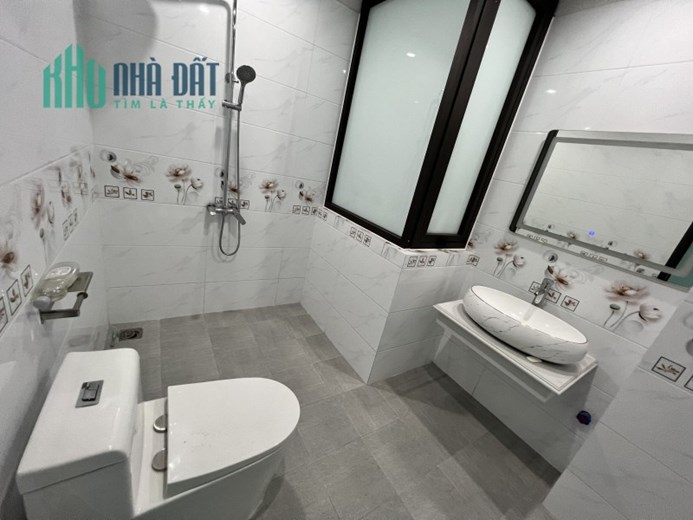 Bán nhà Xã Đàn 40m2 5 tầng, mt 5m, lô góc, 3 mặt ngõ 3 gác đua, 3 thoáng, gần phố, 4.8 tỷ